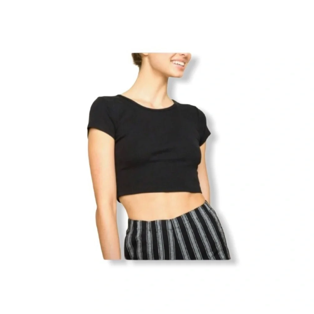 Brandy Melville Black Jimena Crop Top - Picture 2 of 7